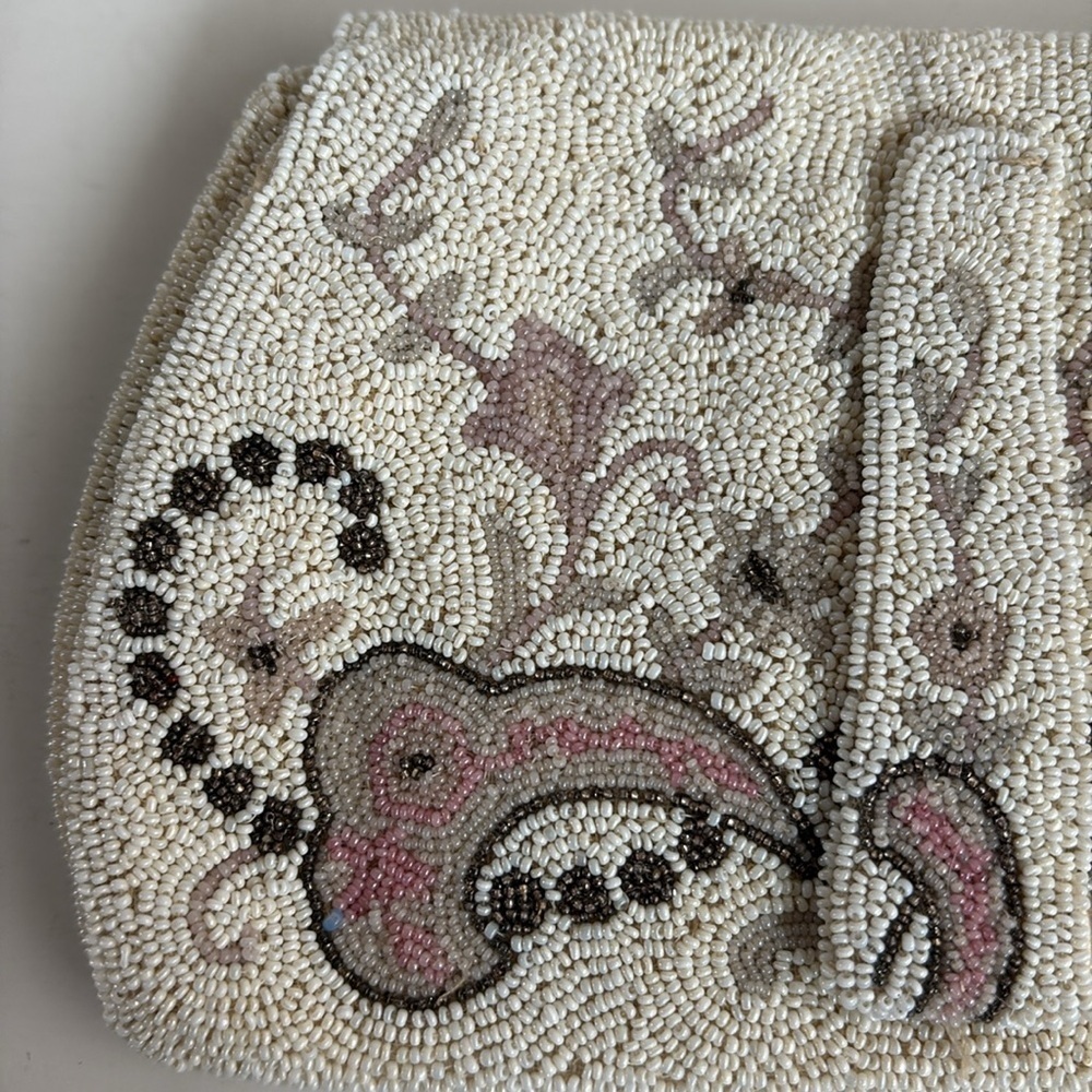 Antique 1920s Made in France cream beaded clutch silk interior. Cream brown pink - Picture 11 of 16